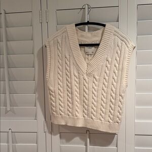 Abercrombie & Fitch V-Neck Cable Knit Sweater Vest - Cream